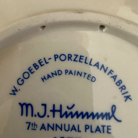 1977 Annual Hummel Plate MJ Hummel Boy in Apple Tree - Picture 9 of 9